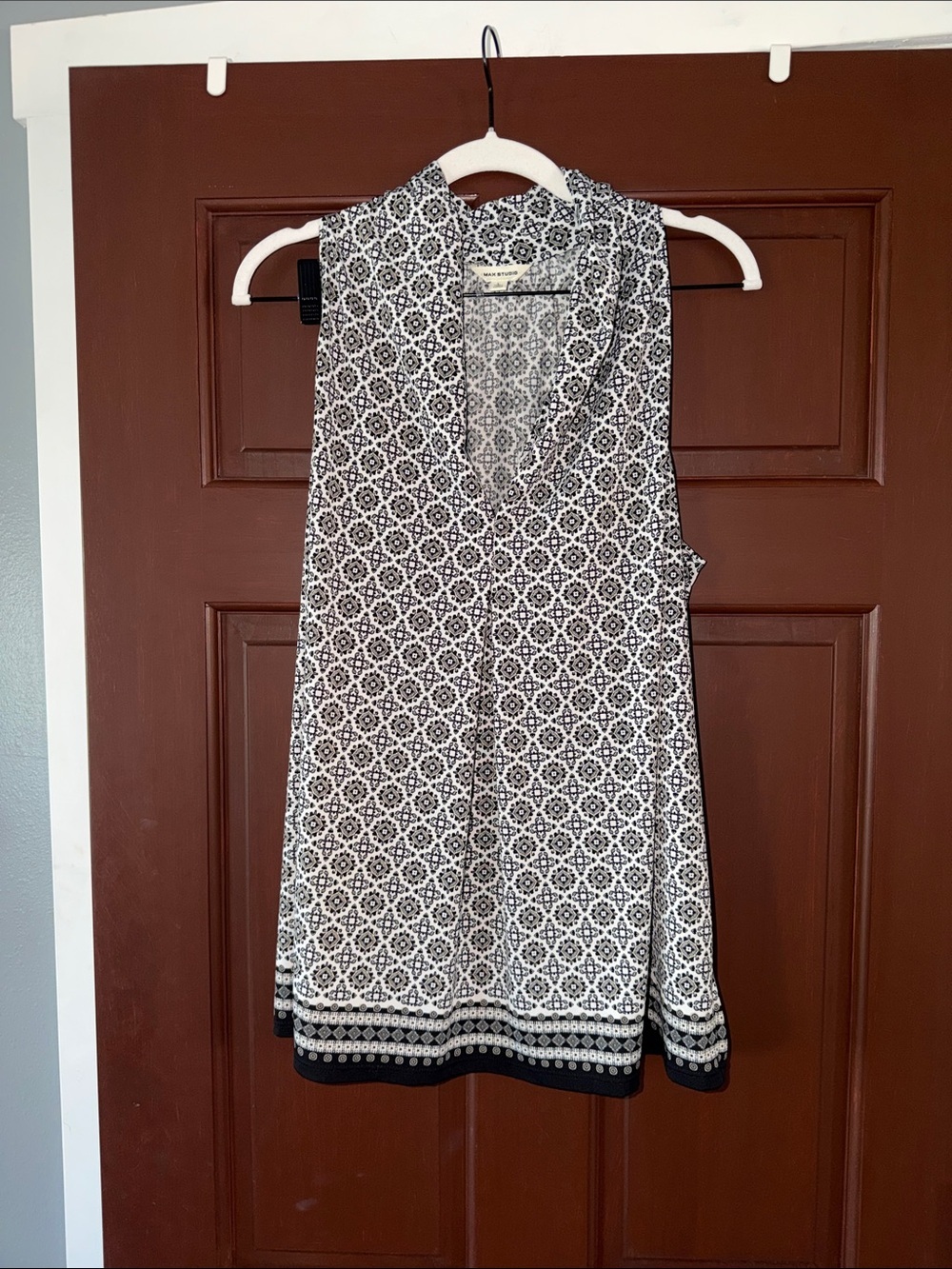Max Studio Black and White Geometric Print Top
